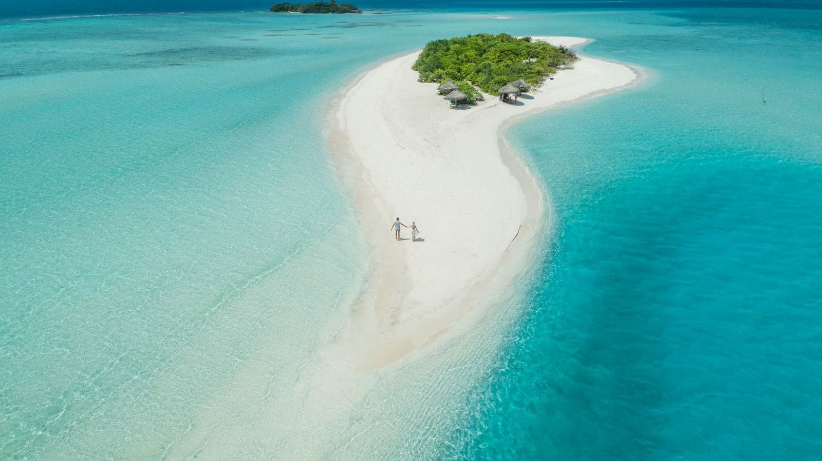 A white sandbank curving through a turquoise Maldives lagoon