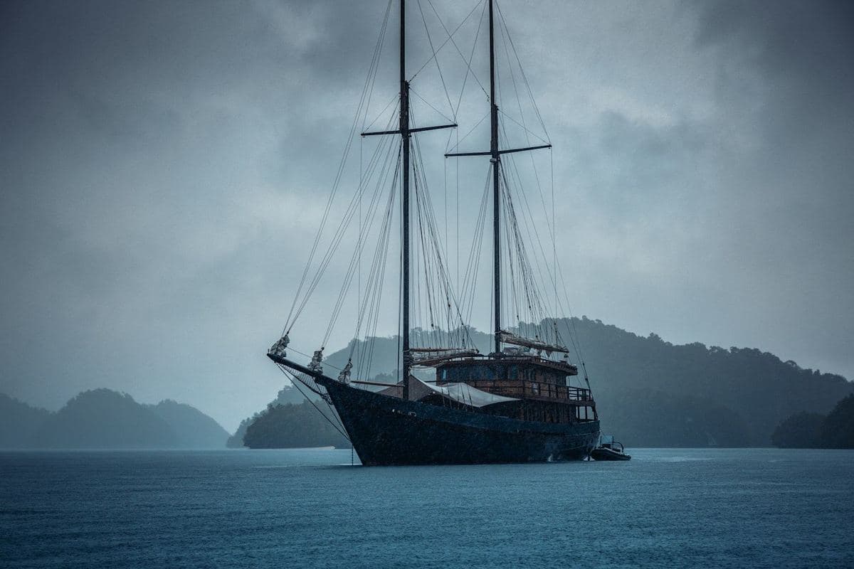 A pinisi liveaboard at anchor
