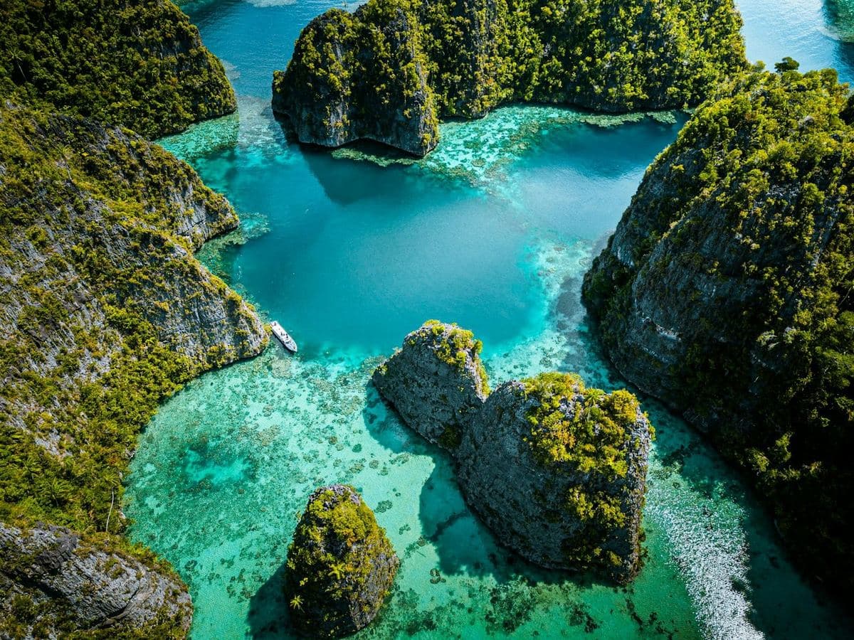 Karst islands and lagoons